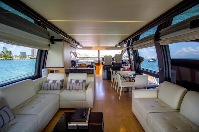 Independiente Yacht Photos Pics 