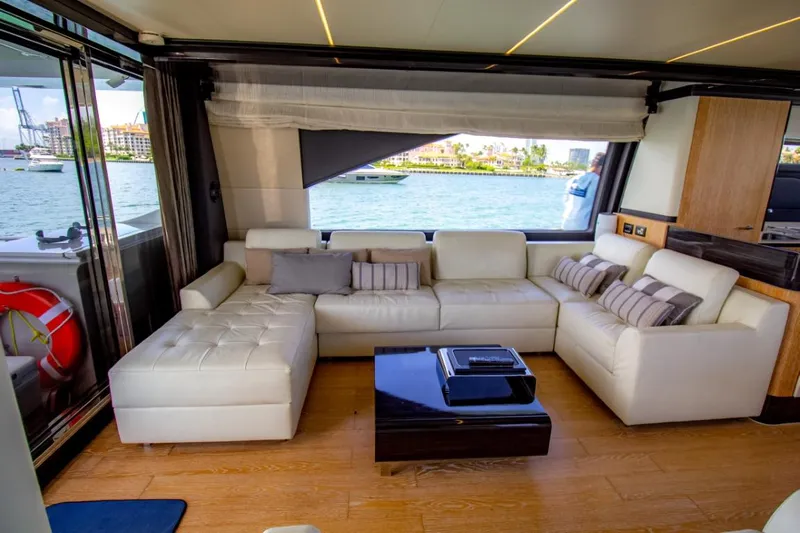 Independiente Yacht Photos Pics 