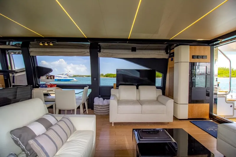 Independiente Yacht Photos Pics 