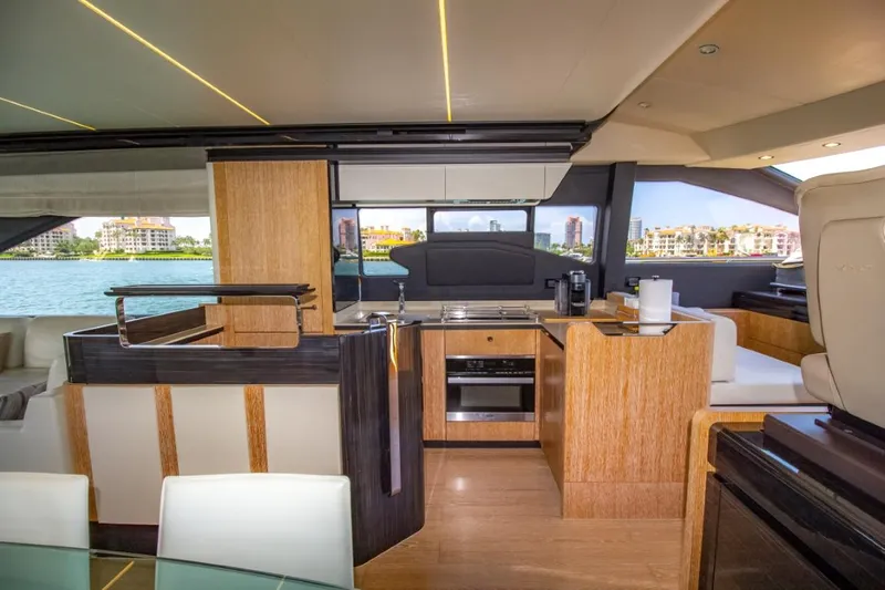 Independiente Yacht Photos Pics 