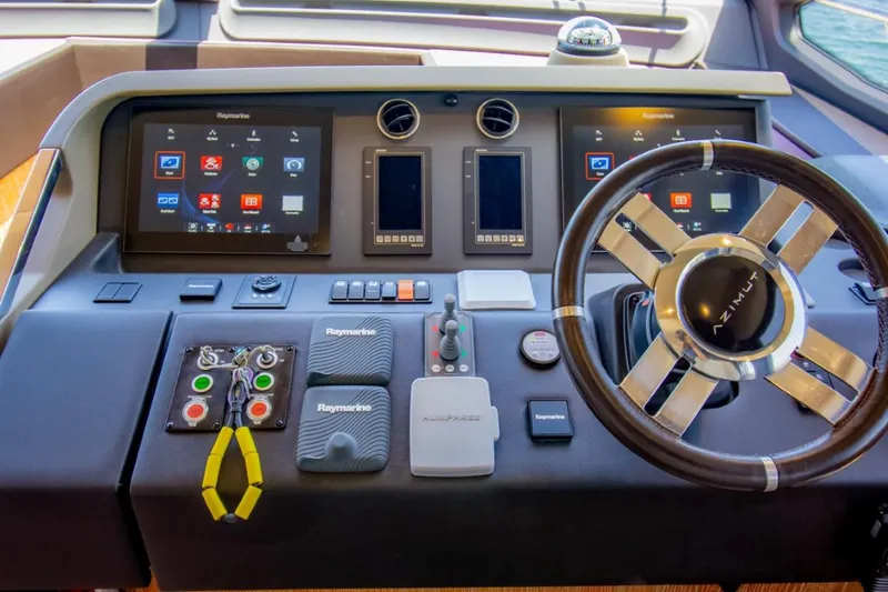 Independiente Yacht Photos Pics 