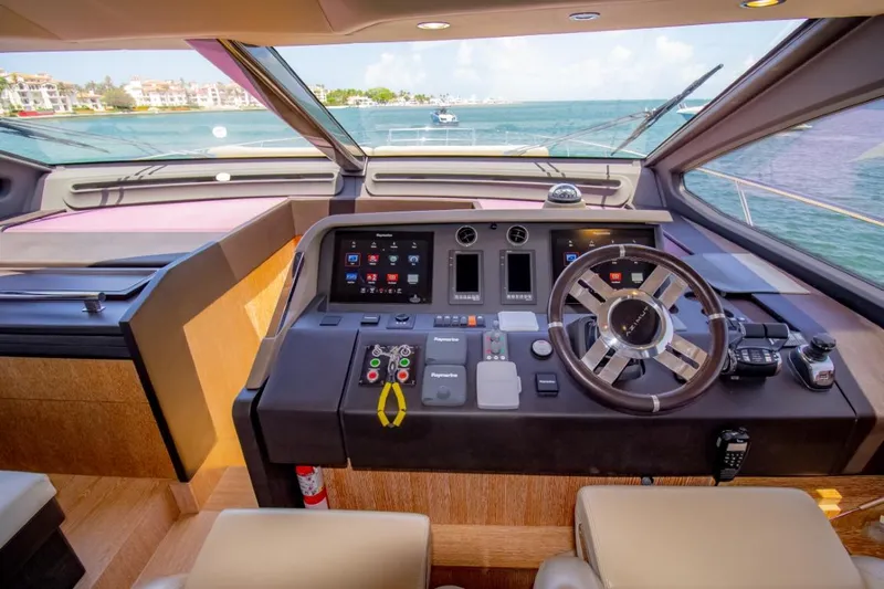 Independiente Yacht Photos Pics 