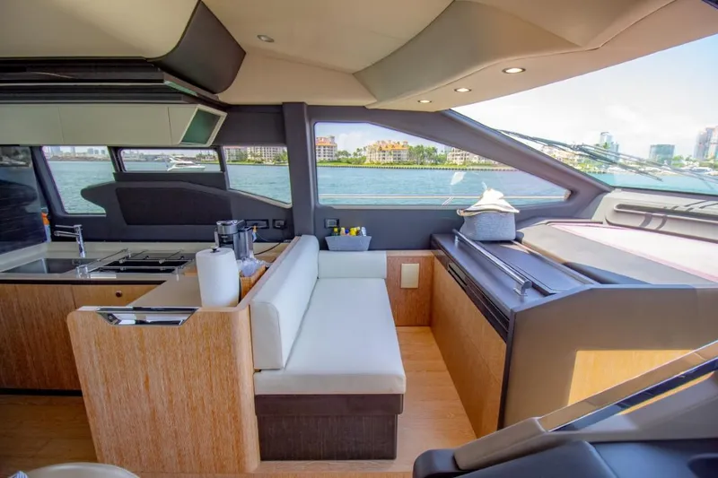 Independiente Yacht Photos Pics 