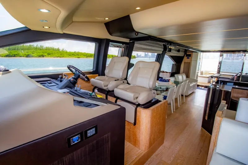 Independiente Yacht Photos Pics 