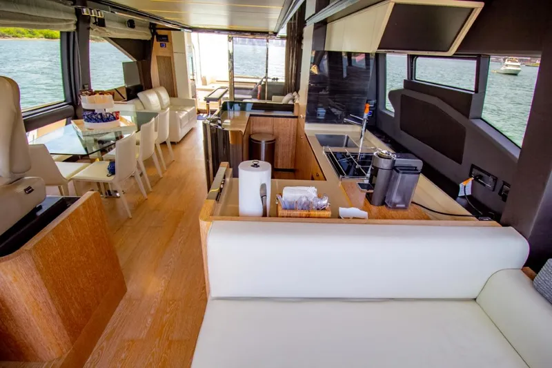 Independiente Yacht Photos Pics 