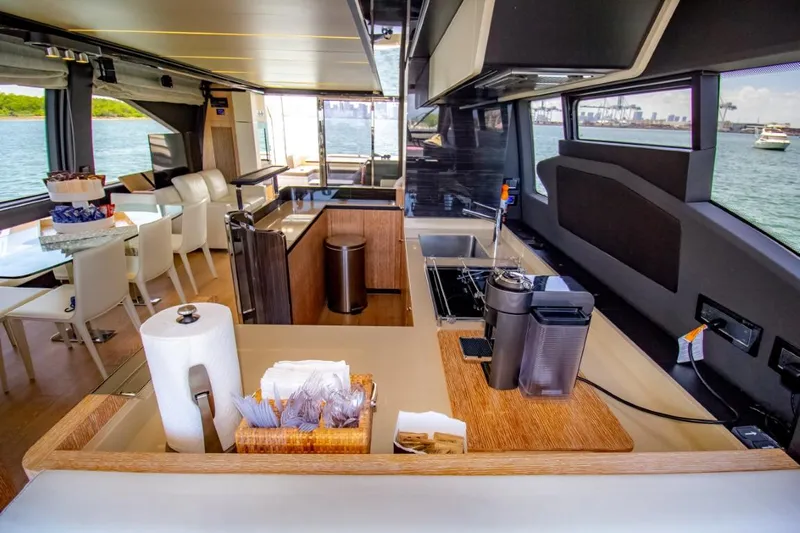 Independiente Yacht Photos Pics 