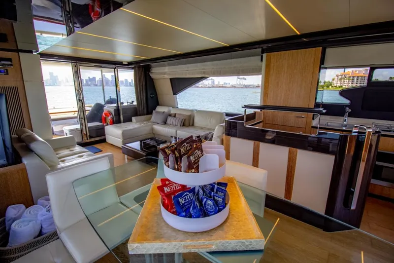 Independiente Yacht Photos Pics 