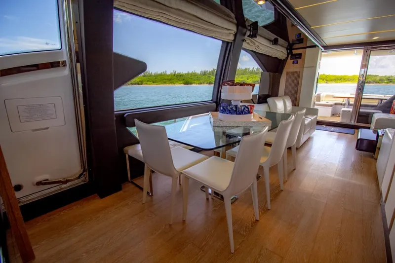 Independiente Yacht Photos Pics 