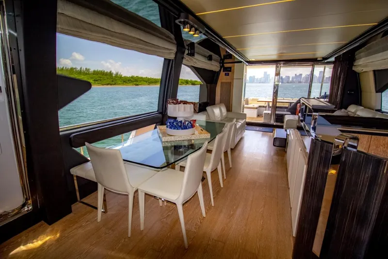 Independiente Yacht Photos Pics 