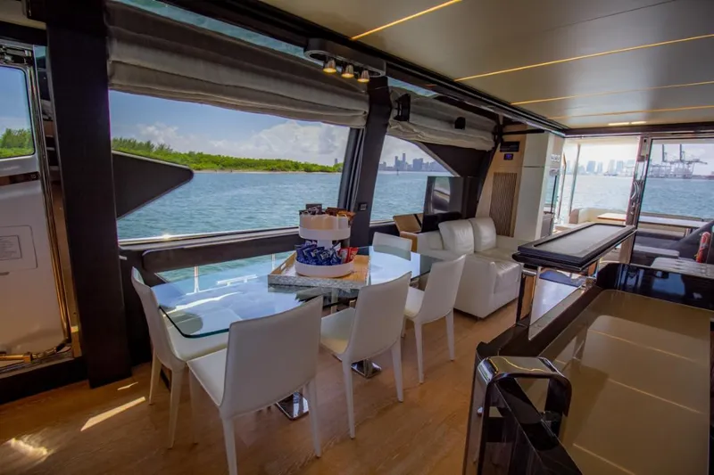 Independiente Yacht Photos Pics 