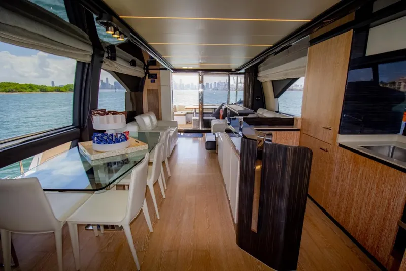 Independiente Yacht Photos Pics 