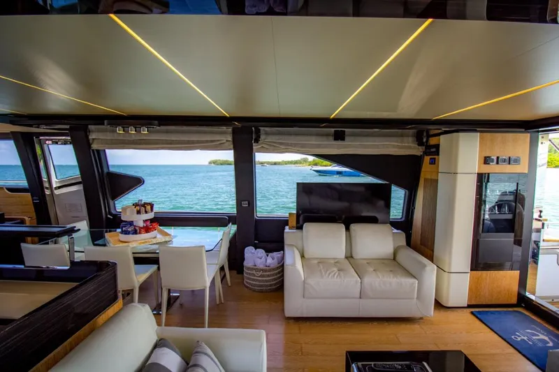 Independiente Yacht Photos Pics 