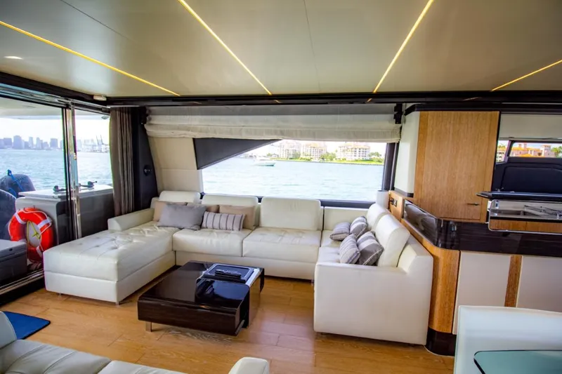 Independiente Yacht Photos Pics 