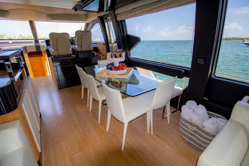 Independiente Yacht Photos Pics 