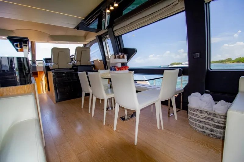 Independiente Yacht Photos Pics 