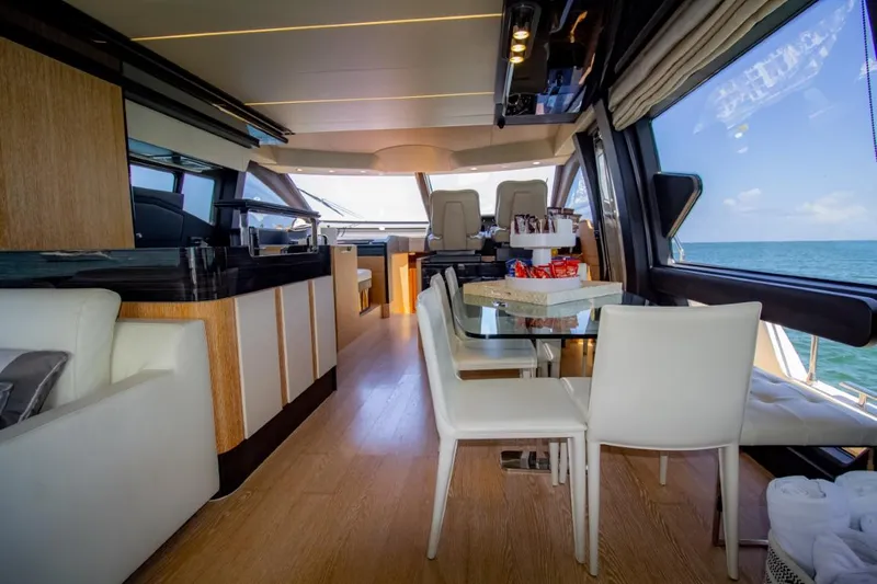 Independiente Yacht Photos Pics 