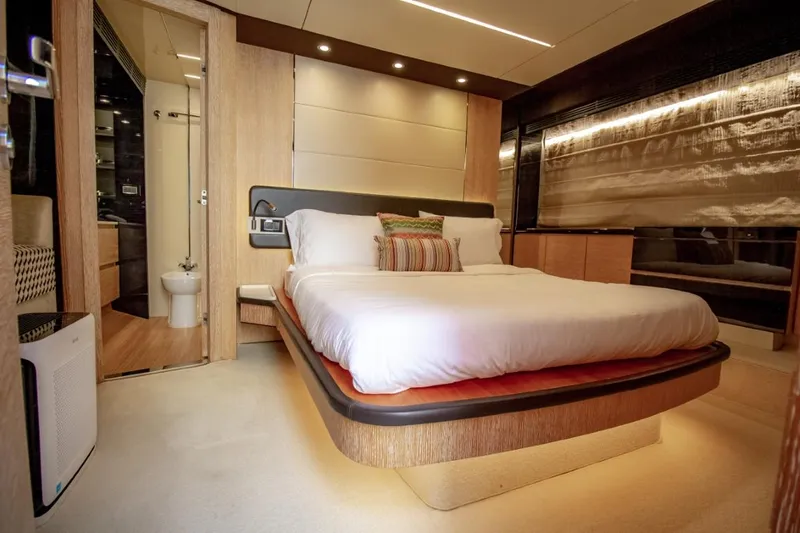 Independiente Yacht Photos Pics 