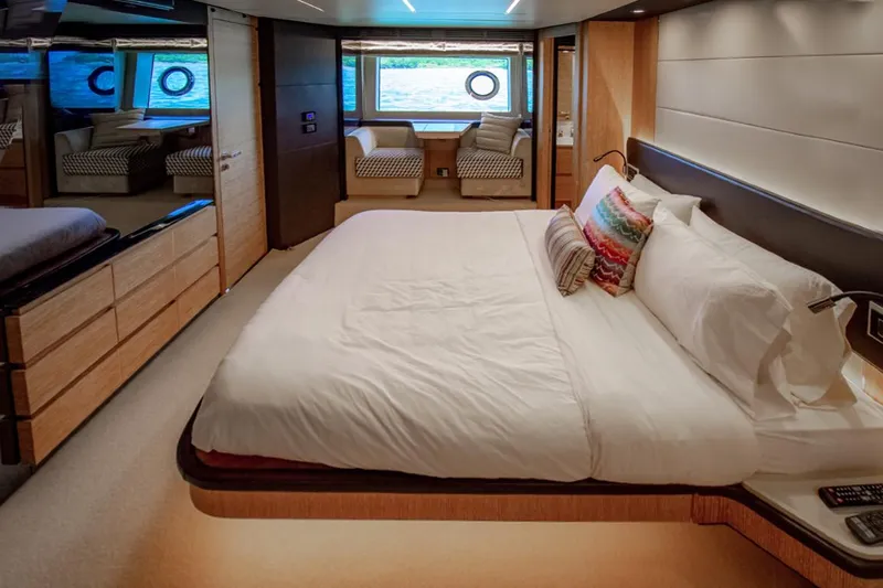 Independiente Yacht Photos Pics 