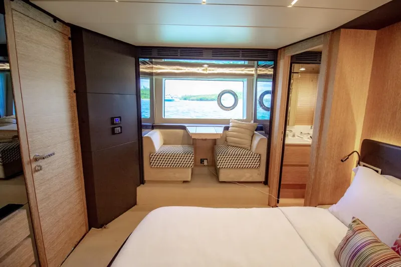 Independiente Yacht Photos Pics 