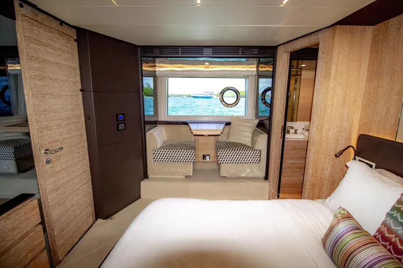 Independiente Yacht Photos Pics 