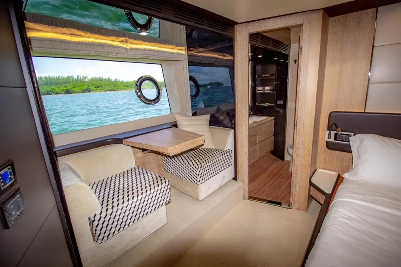 Independiente Yacht Photos Pics 