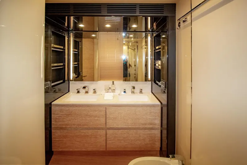 Independiente Yacht Photos Pics 