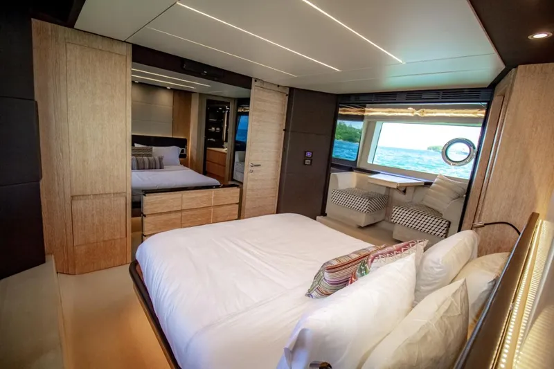 Independiente Yacht Photos Pics 