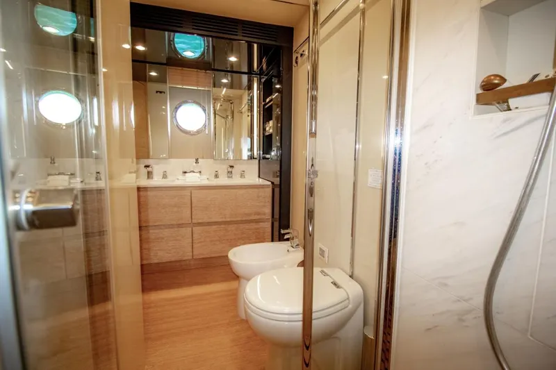 Independiente Yacht Photos Pics 