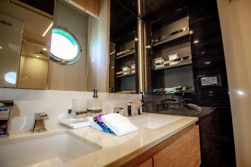 Independiente Yacht Photos Pics 