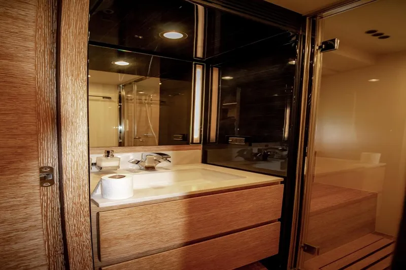 Independiente Yacht Photos Pics 