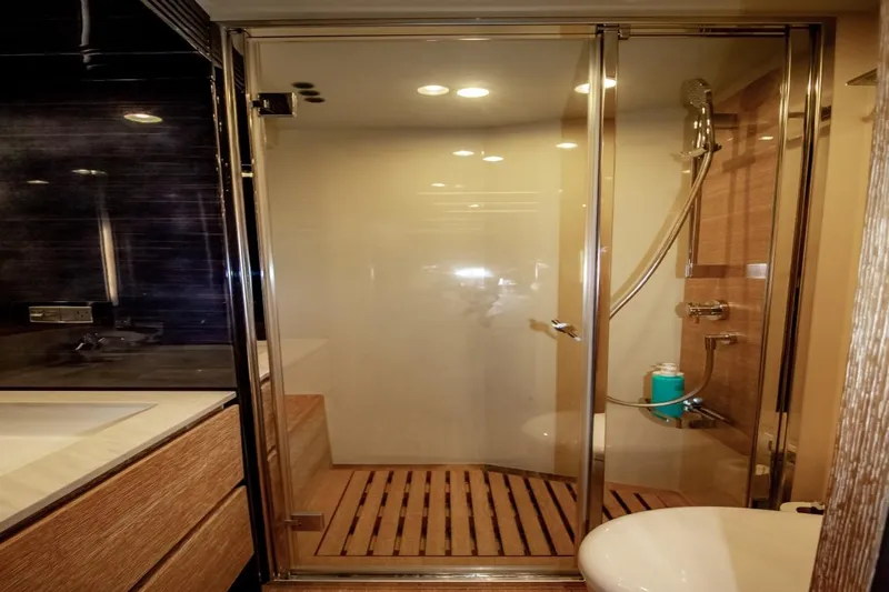 Independiente Yacht Photos Pics 