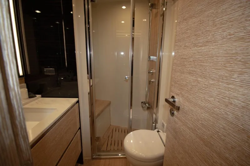 Independiente Yacht Photos Pics 