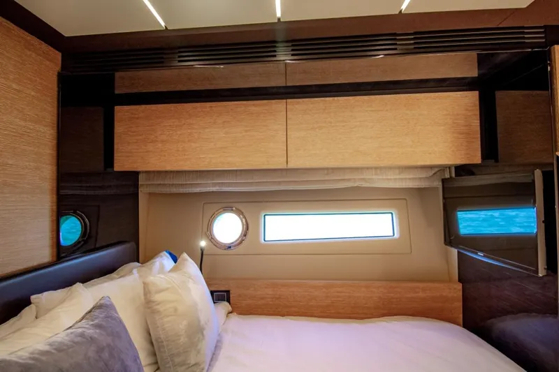 Independiente Yacht Photos Pics 