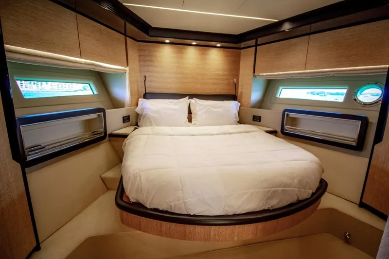 Independiente Yacht Photos Pics 