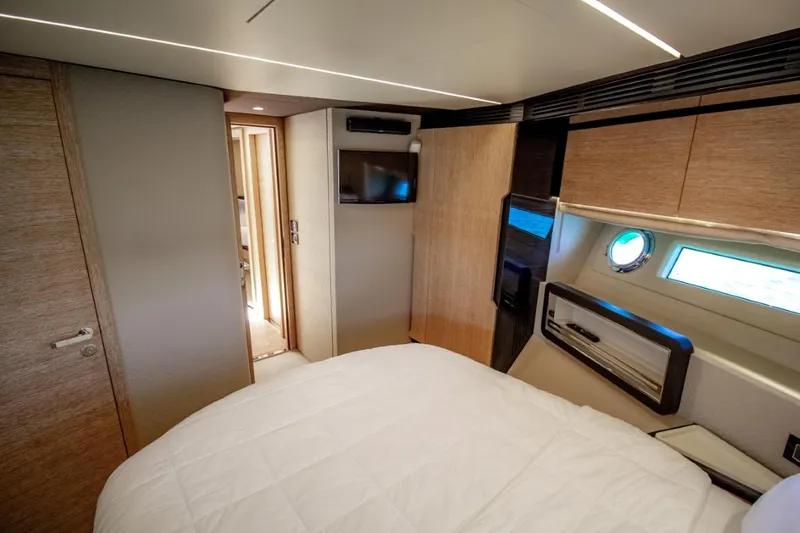 Independiente Yacht Photos Pics 