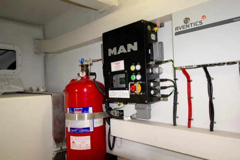 Independiente Yacht Photos Pics 