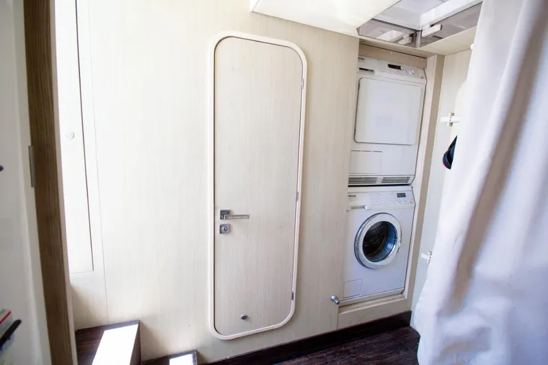 Independiente Yacht Photos Pics 