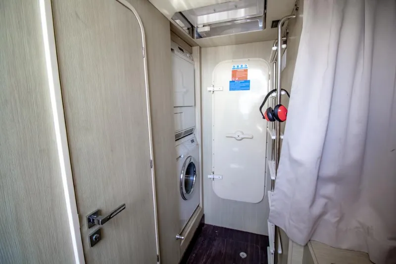 Independiente Yacht Photos Pics 