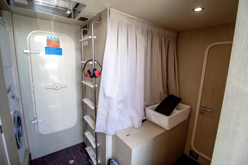 Independiente Yacht Photos Pics 