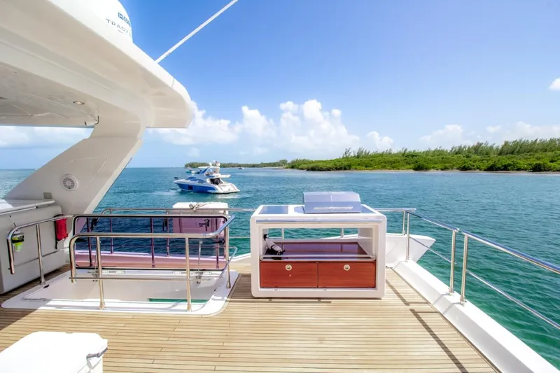 Independiente Yacht Photos Pics 