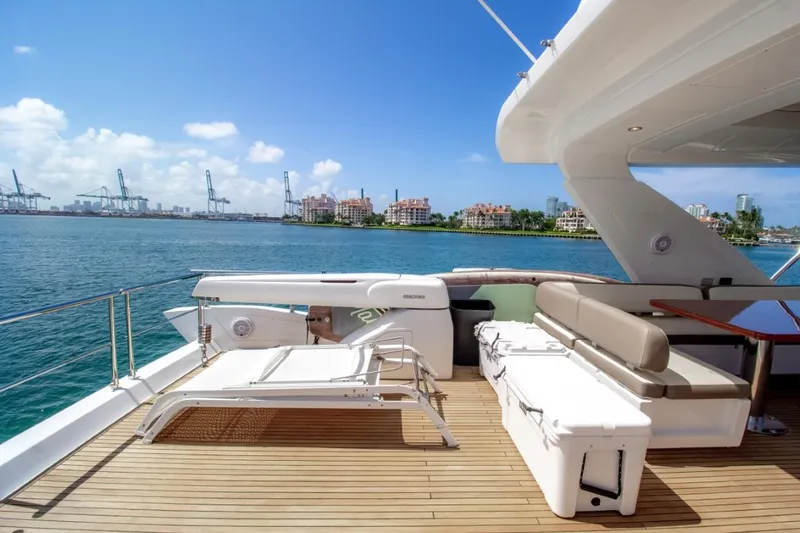 Independiente Yacht Photos Pics 