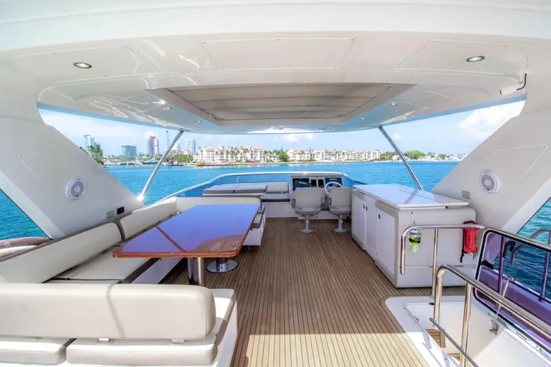 Independiente Yacht Photos Pics 