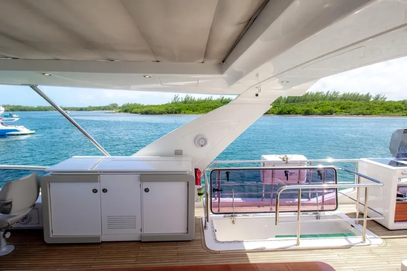 Independiente Yacht Photos Pics 