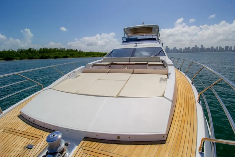 Independiente Yacht Photos Pics 