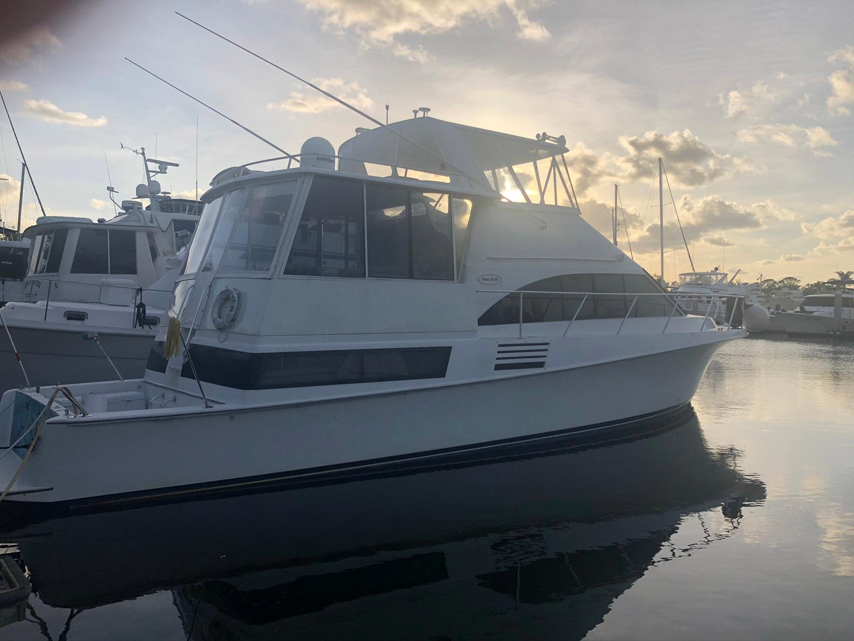 ocean 48 cockpit motor yacht