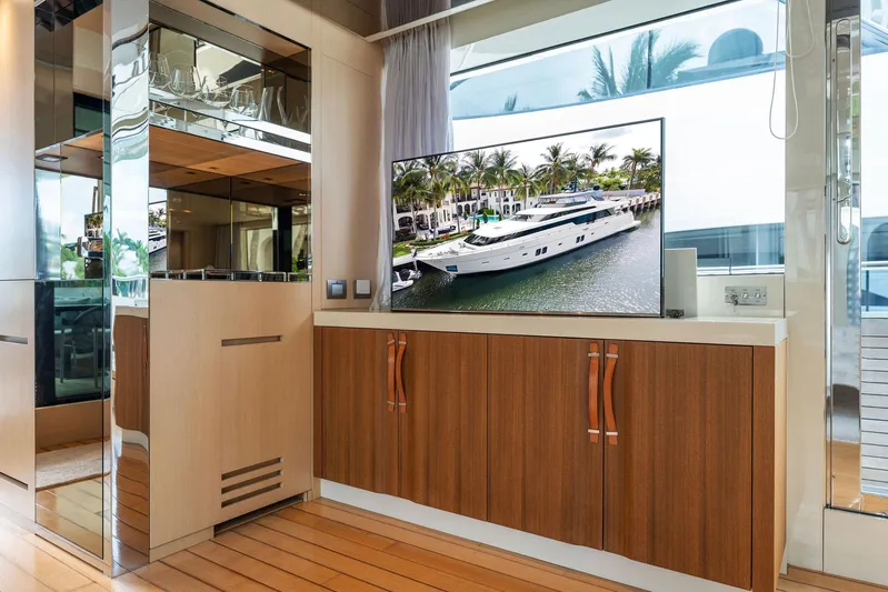 Notorious Yacht Photos Pics 