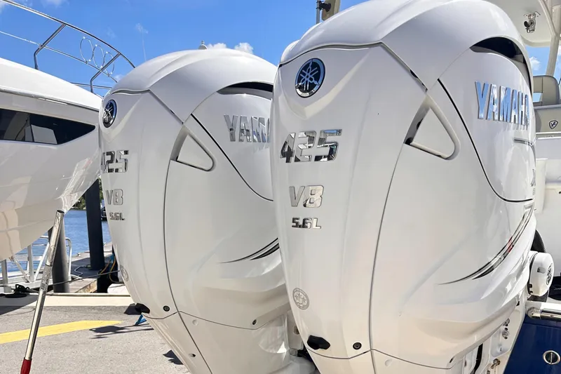 Century 3200 Yacht Photos Pics 