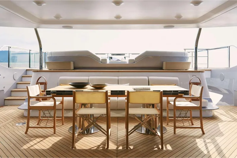  Yacht Photos Pics DYachts - Azimut Grande Trideck