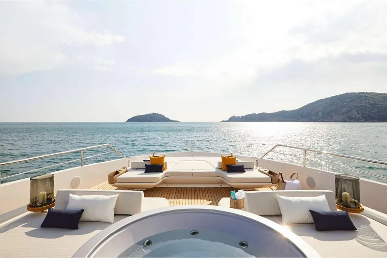  Yacht Photos Pics DYachts - Azimut Grande Trideck