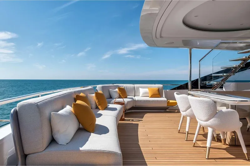  Yacht Photos Pics DYachts - Azimut Grande Trideck